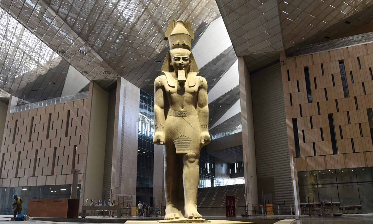 Grand Egyptian Museum s velikim kipom - samostalno putovanje u Egipat