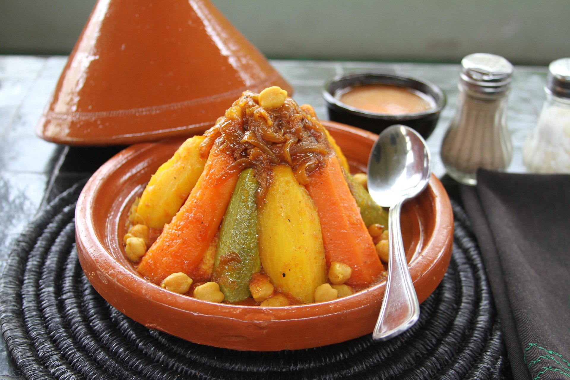 Marokanska kuhinja - tajine sa mesom i povrćem