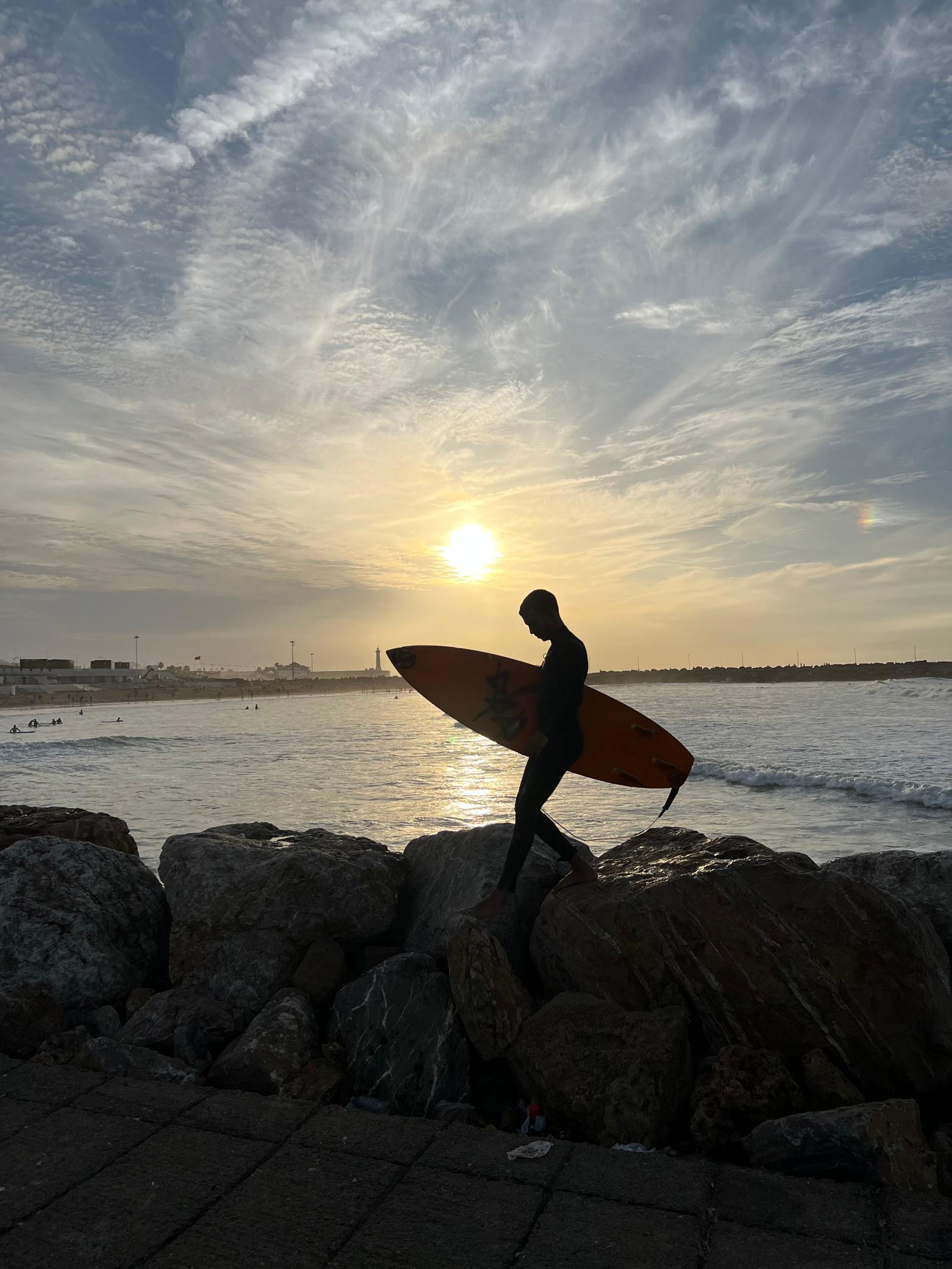 Surferi na Gradskoj plaži Rabat